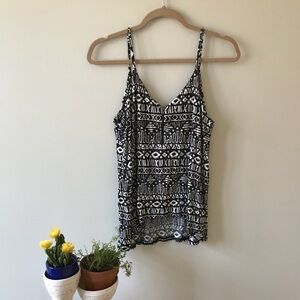 EUC  Silence & Noise Black White Geo Tank Sz M​​​​​